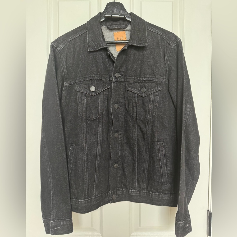 GAP Men’s Classic Icon Denim Jacket, Black
